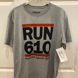 Run 610 Aardvark Sports Shop T-shirt
